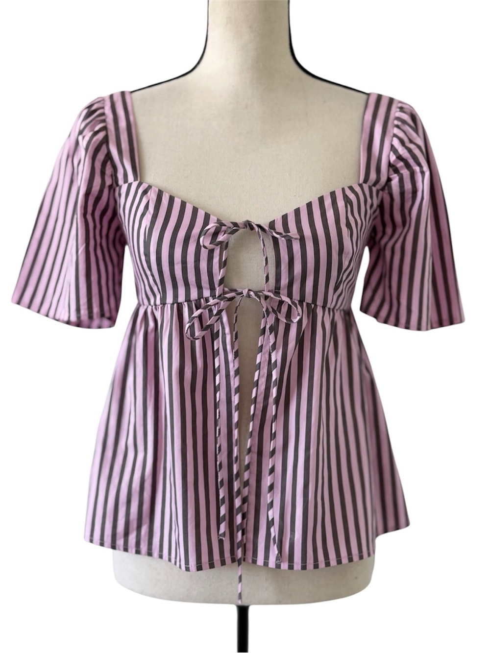 Princess Polly striped Sweetheart Tie Front Cutout Cotton Top Size 2